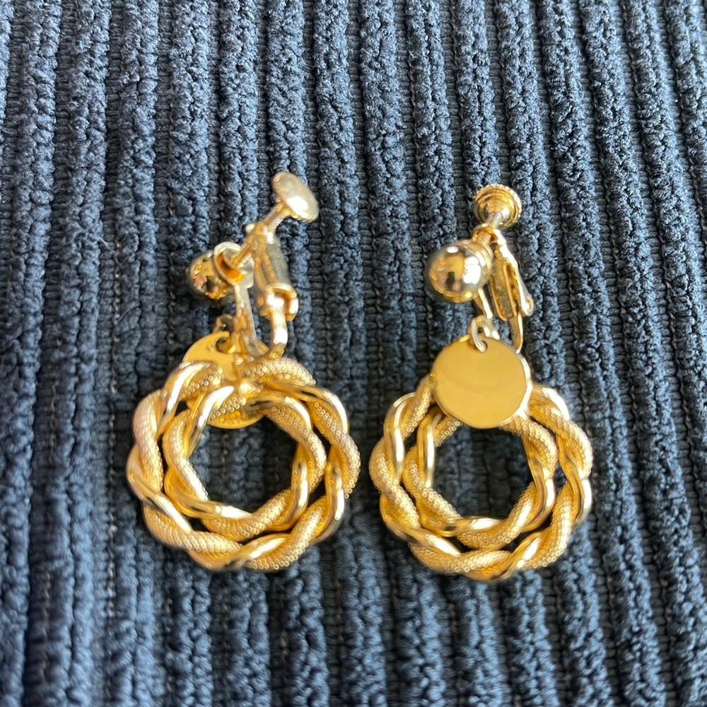 Vintage gold dangle clip earrings